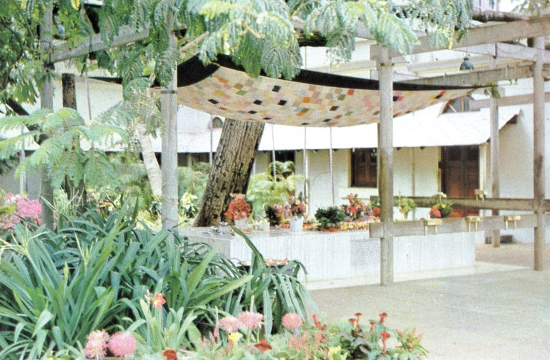 05-09 - Pondichery - ashram - tombeau - 3